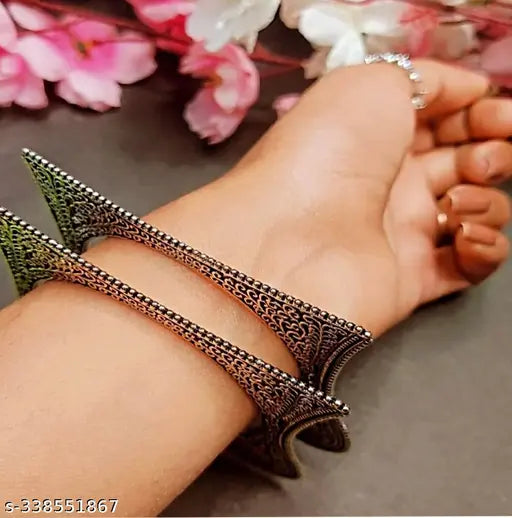 Silver-Toned Oxidised Bangles Ethnic Kada in Square Shape Pattern